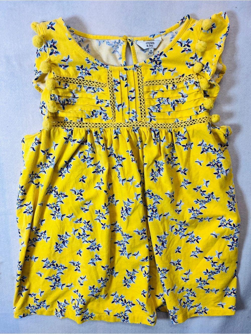 Crown & Ivy women’s Floral Pom Pom Sleeveless Top Medium